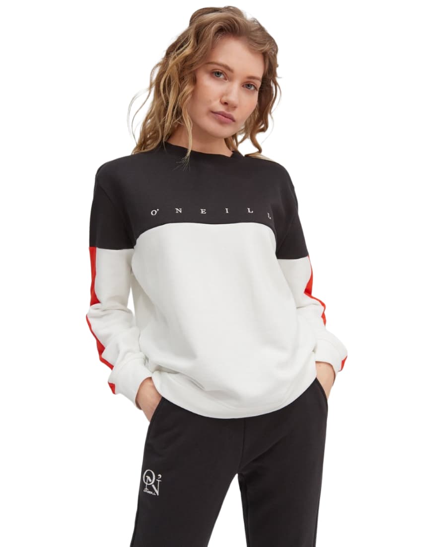 Block Crew pulóver modellen szemből