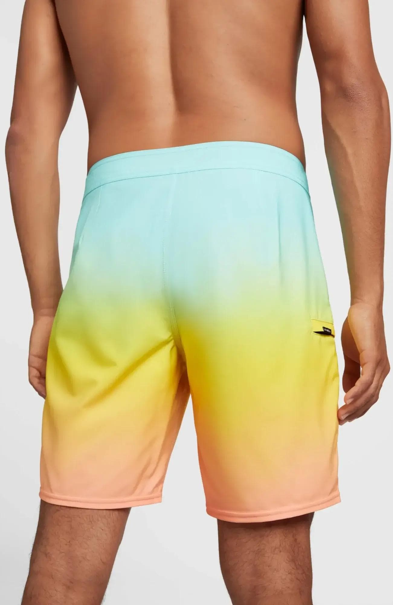 Heat Fade boardshort modellen, közeli - hátulról