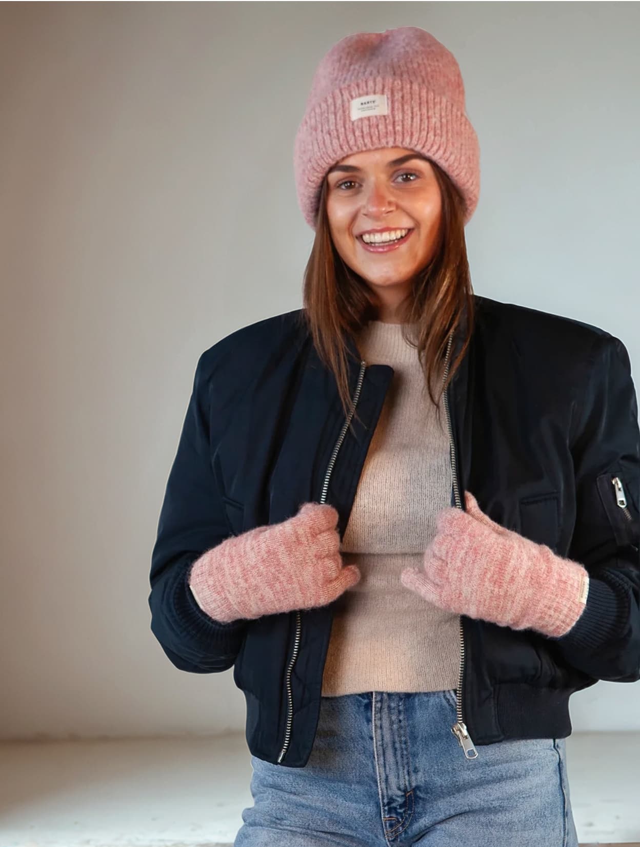 Owlet női kesztyű rózsaszín modellen