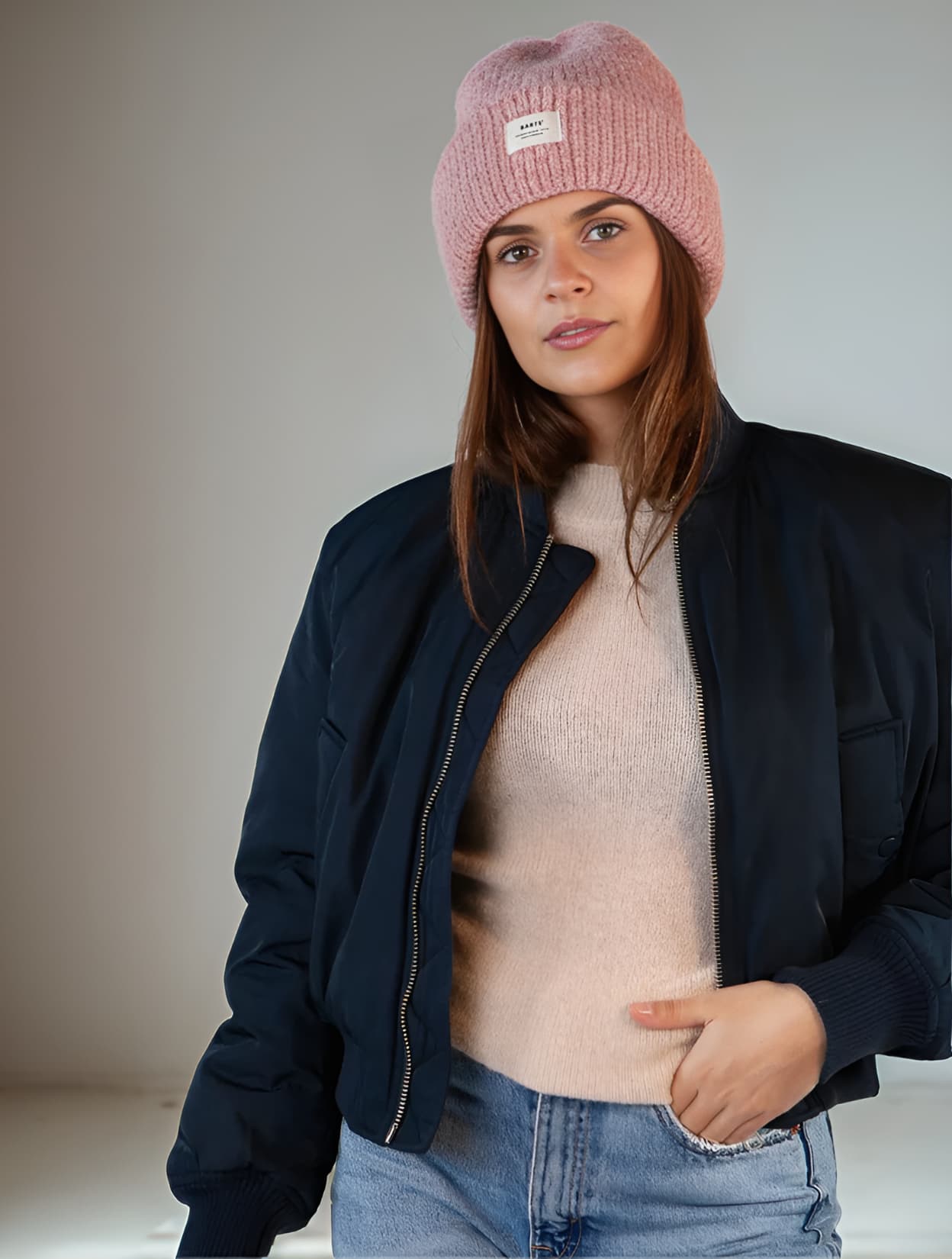 Owlet sapka modellen szemből - rózsaszín